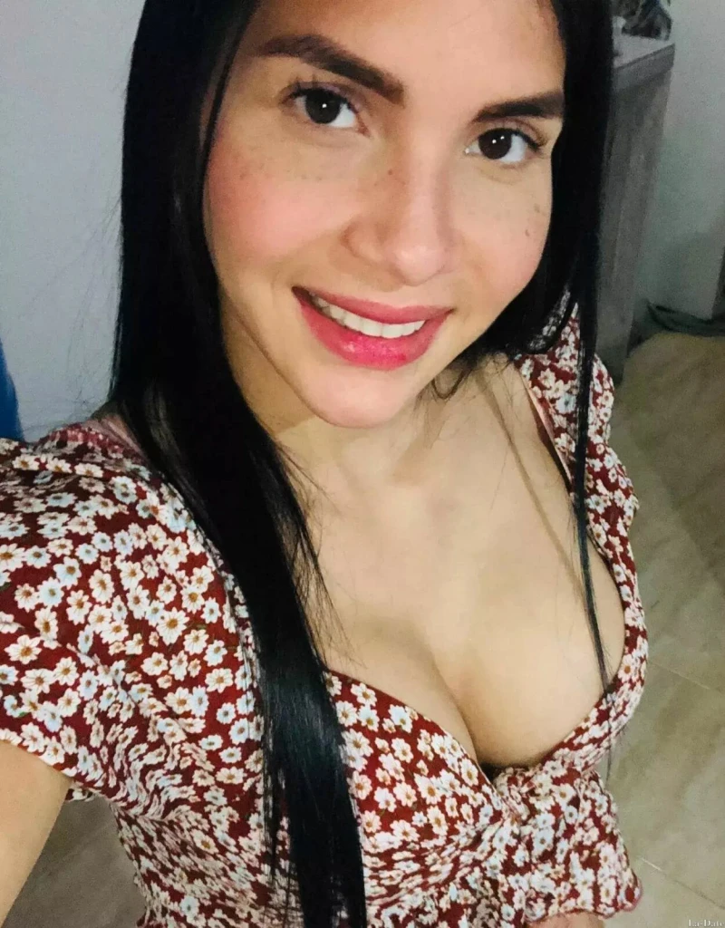Carmen Profile image 6